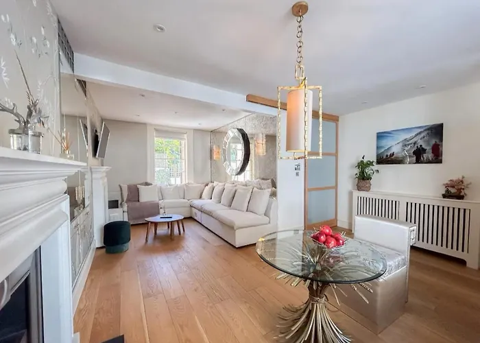 Entire 3 Bed Town House, Chelsea, Central London