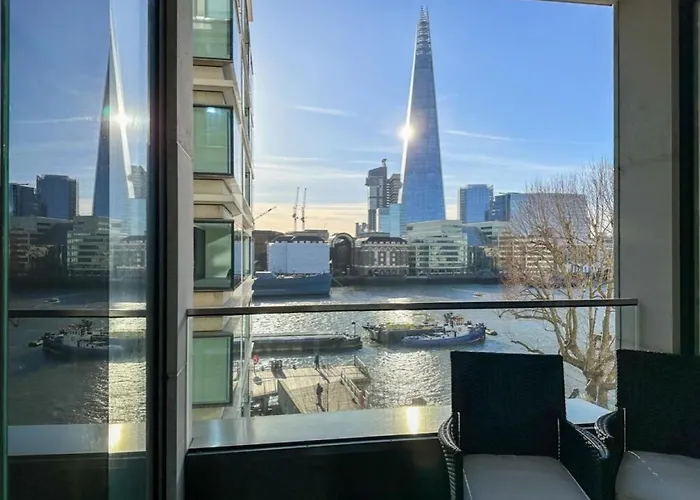 Beautiful Luxury Riverside Apartment Sleeps 8