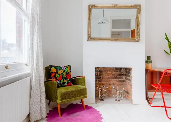 Redesigned 1Bd Victorian Coach House Dalston