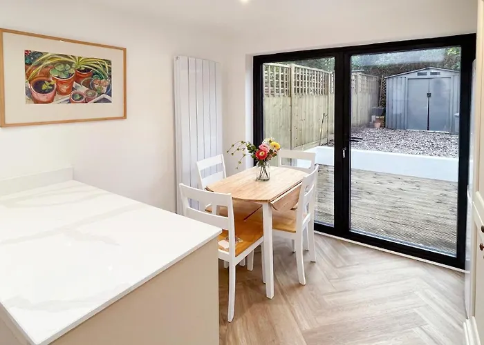 Lovely And Newly Refurbished 2Bd Home Maze Hill