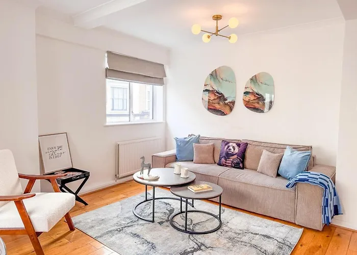 Chelsea Iconic London City Area Apartment