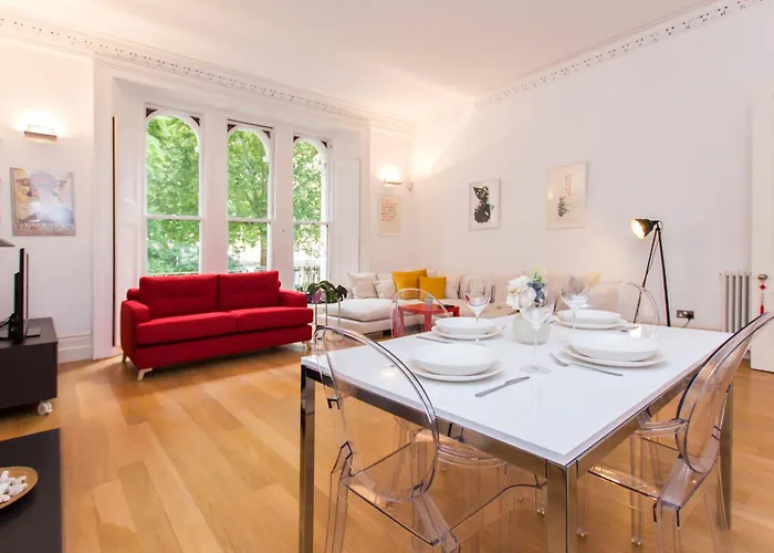 Unique Bright Apartment With Private Balcony