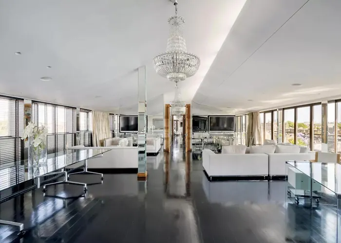 Three Bedroom Penthouse In Harrington Road