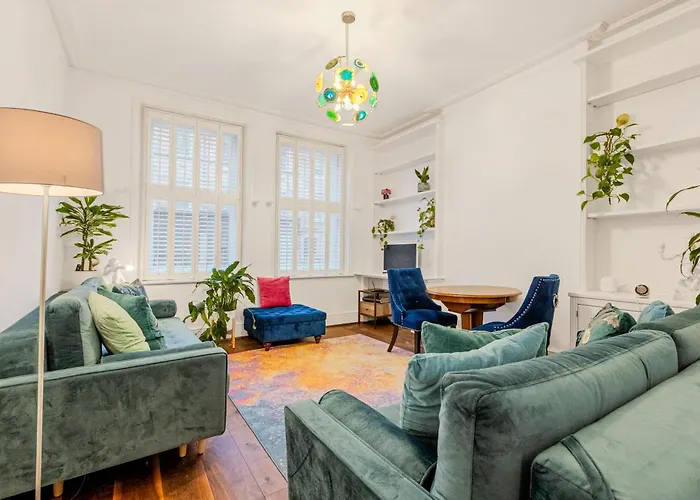 New Listing! 1Br Apt In Central London, 5 Min Tube