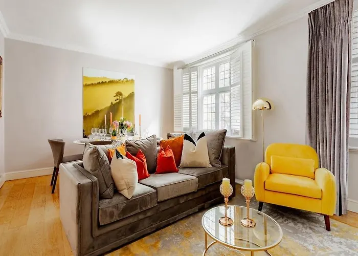 Revamped & Luxxe For Covent Garden Lovers! Adorable City Home For Families & Friends