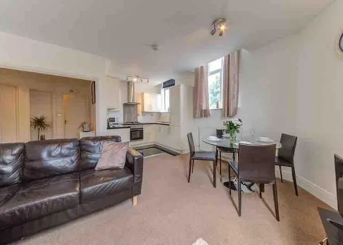 2 Bed Apartment - Westfield - London
