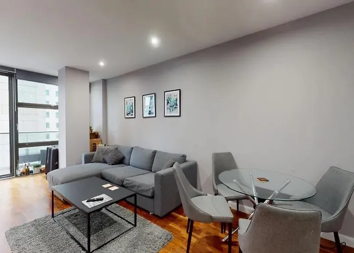 Londwell, Canary Wharf River Thames Balcony Apartment