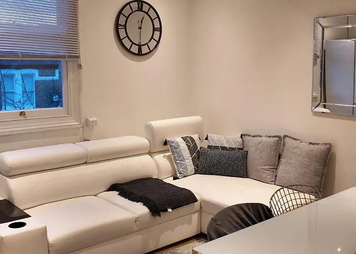 Luxury 4 Bedroom With Patio - 10 Min From Westfield Hr3