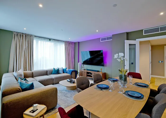 Luxury 360 Penthouse With Gym & Parking