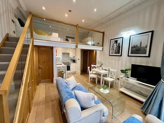 Kensington - Mezzanie Stylish Flat