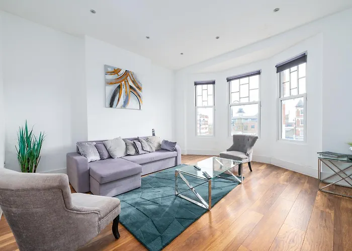 Stunningly Luxurious London Apartment