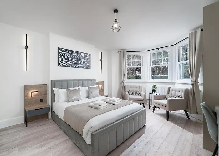 Spacious 2Bed Flat Free Parking And Garden
