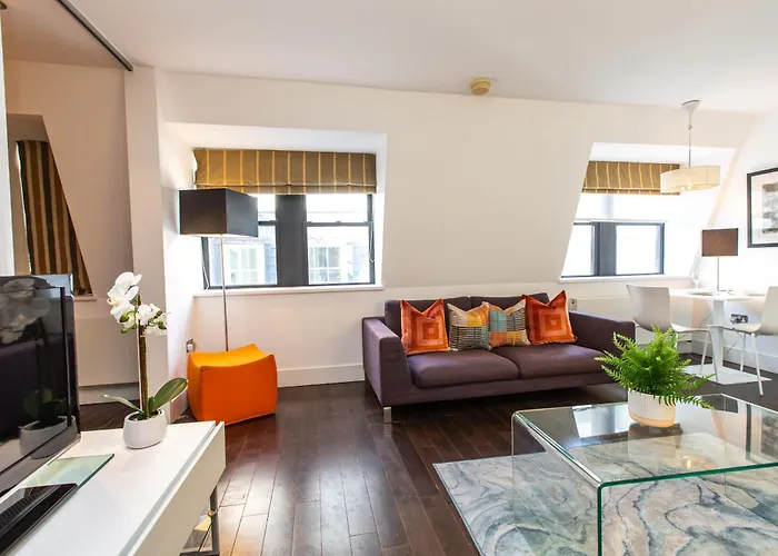 Comfortable 1Br Flat Near Monument Station!