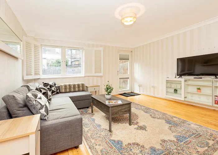 Unique 2Br Duplex, Garden & Parking, 7Min Woodgreen St