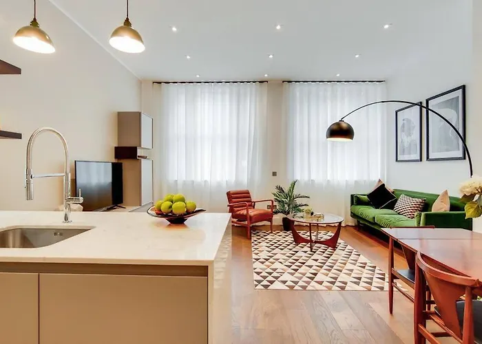 8 Borough Apartments - Modern & Elegant 2-Bed, 2-Bath