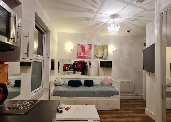 St 5 - Quiet Studio Flat - 11 Mins Walk To Tube
