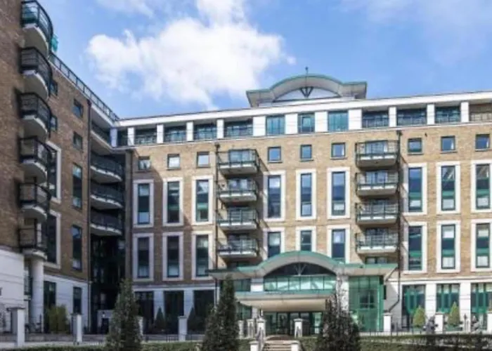 Immaculate 2-Bed House In Earls Court W14