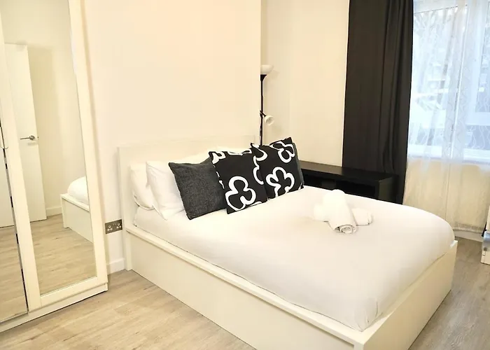 Borough Market, Tower Bridge Retreat, Central London Stay