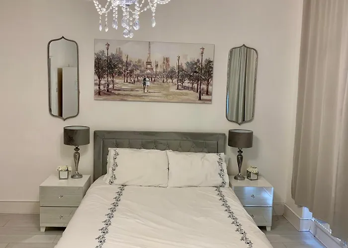 New! Supreme Apartment - Near Tube Stations