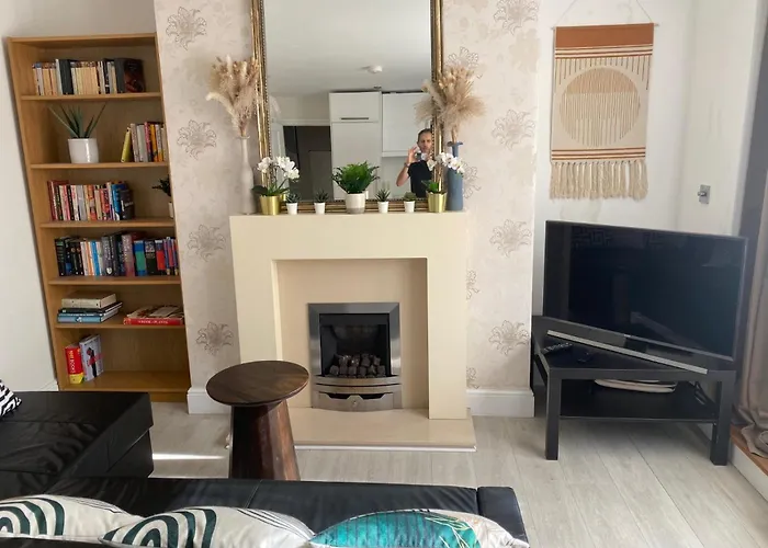 Boutique Putney Riverside Apartment