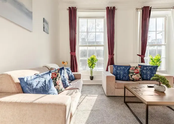 3Br City Apartment - Minutes From Tube Station