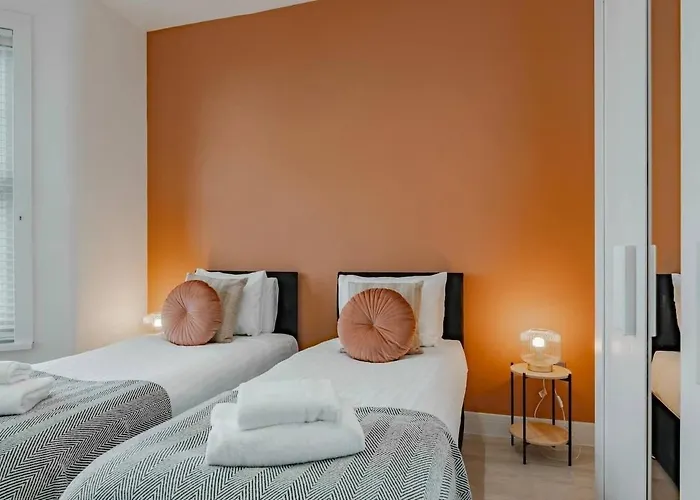 The Shamrock Sleek And Chic - Private Garden - Ground Floor - East London - Sleeps 6