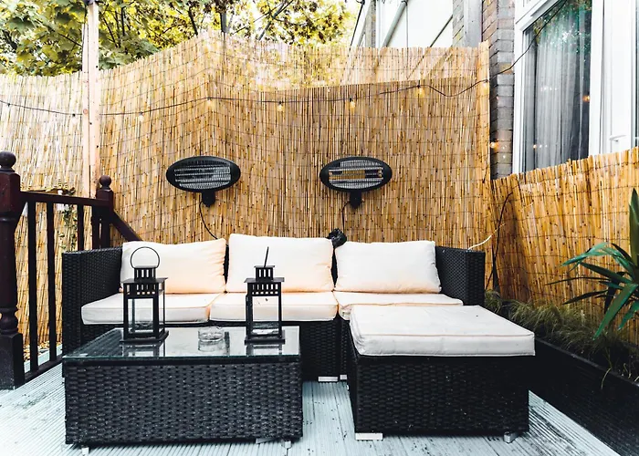 Relaxhaus! 3Br Garden Retreat With 2 Saunas, Hot Tub And Cinema