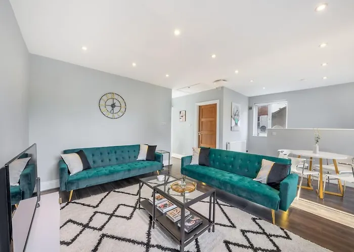 Luxury Tottenham Stadium Retreat - 2 Minute Walk To Stadium