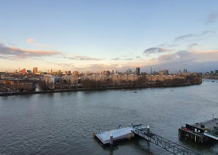 River Facing Luxury Flat London