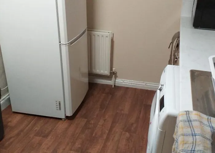 London Zone 2 Lovely 4 Bedroom Apartment - 3 Trowbridge Road