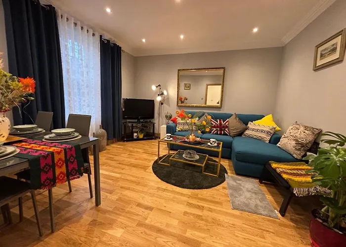 Charming 3Bd Home In West London