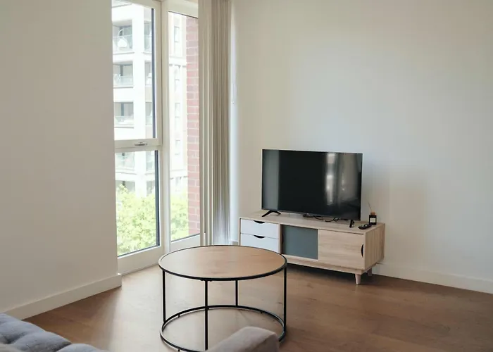 Luxury Apartment With Private Balcony In Zone 1