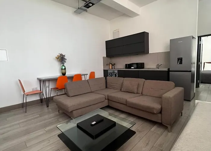 Modern 2Bed Warehouse Conversion Apartment For 6 People - London