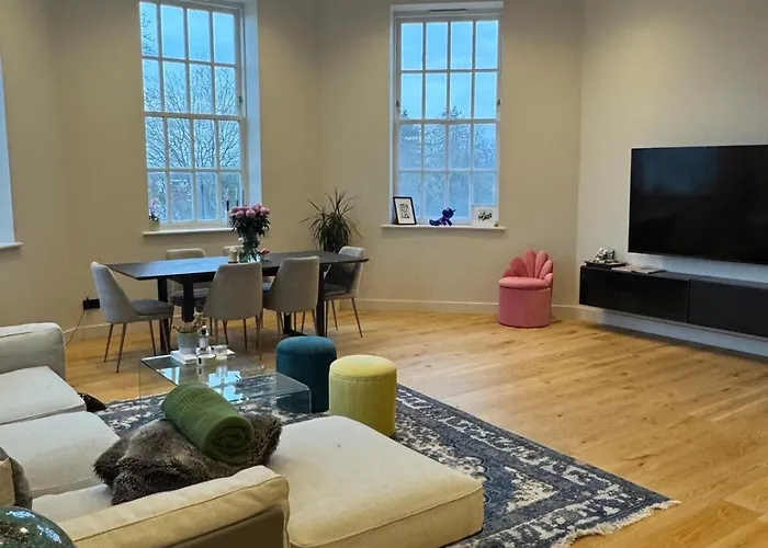 Modern Flat, Ideal Location!