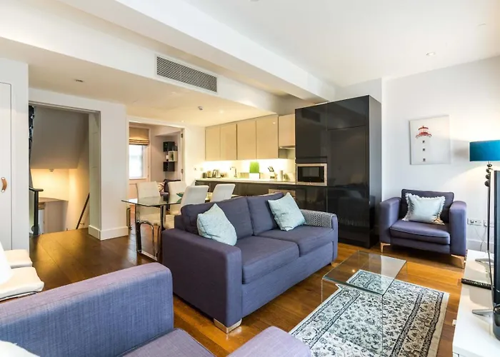 A Stunning Three Bedroom Home In Mayfair