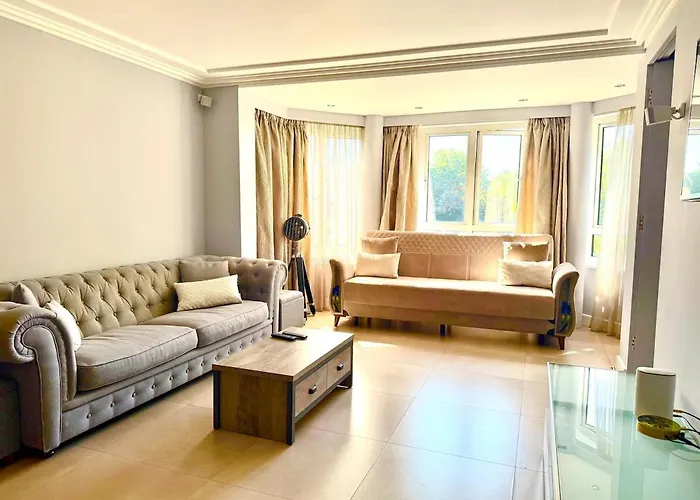 Modern One Bedroom In Central
