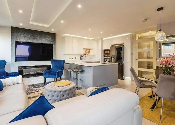 Modern 2 Double Bedrooms Peaceful Flat With Roof Terrace And Parking