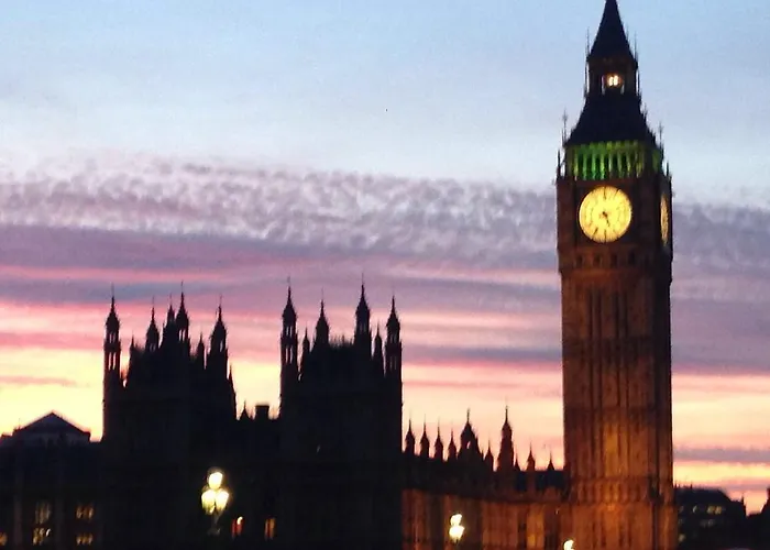 Sabellis House - Moments From The Big Ben