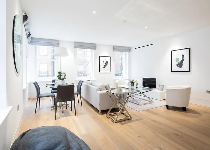 Apartment (95 m²), 2 Schlafzimmer und 2 eigene Badezimmer in West End Soho