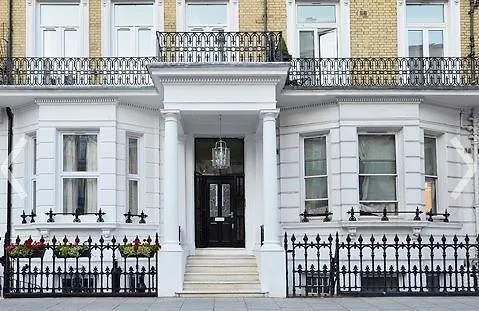 Earls Court Apartment