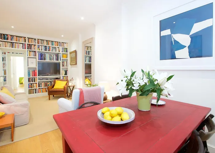 Lovely retro style 2 bedroom mins from Chelsea