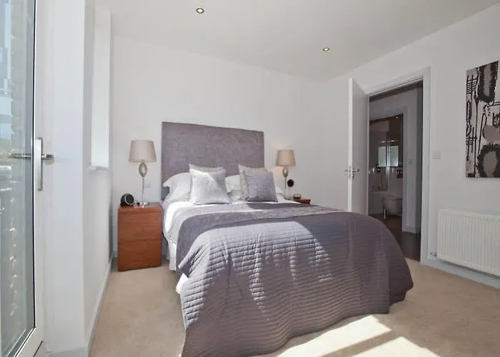 One White\'S Row Apartments