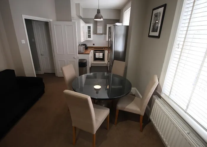 Flat 2 Broad Court