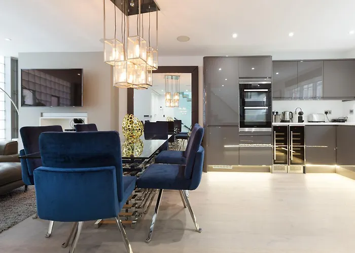 Stylish 3 Bedroom Mews South Kensington