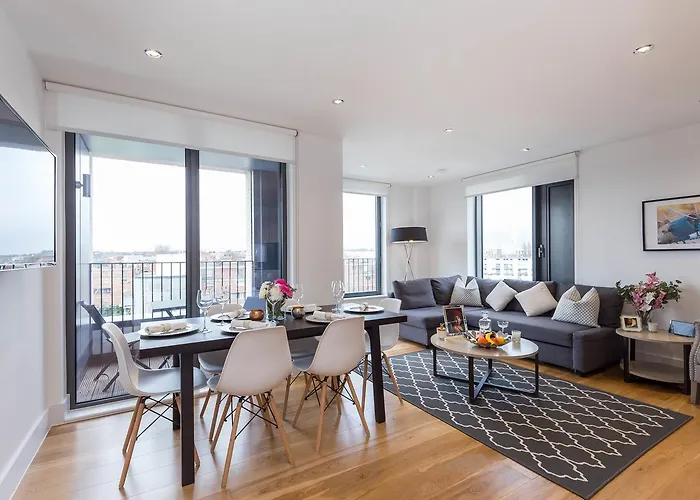 Portobello Apt With Floor-To-Ceiling Views