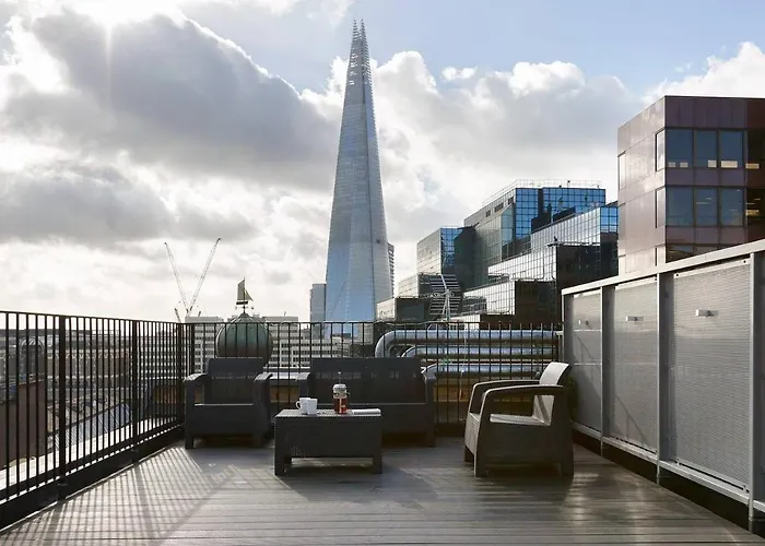 Urban Stay Lovat Lane Apartments