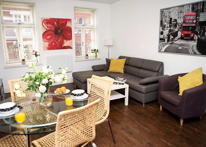 Apt 2, Trafalgar Square 2Nd Floor By Indigo Flats