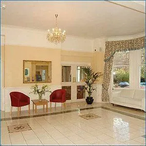 Barkston Gardens Hotel