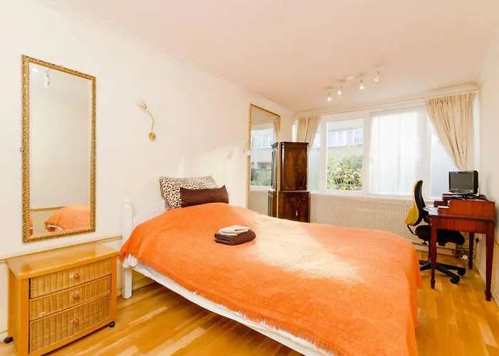 Flat Near The Centre