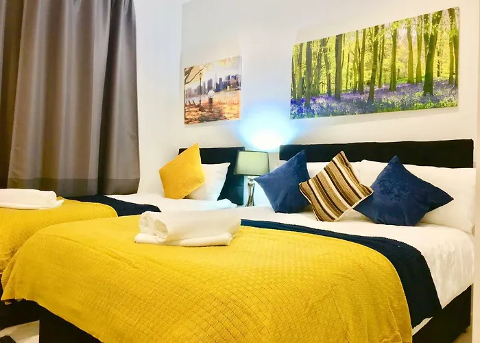 London ExCel 2 Bedrooms River View Apartment